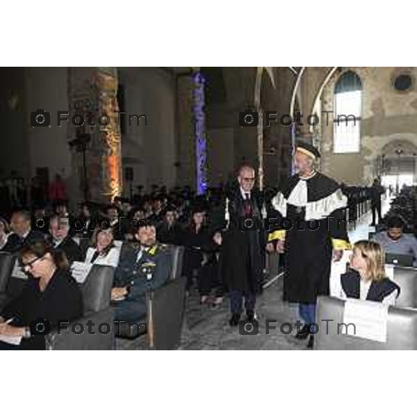 Tiziano Manzoni/LaPresse 7-6- 2025 Italia Cronaca Bergamo Universta 2025 Graduation Day il lancio del tocco nel chiostro maggiore