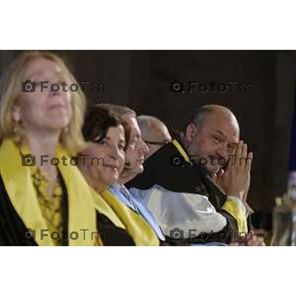 Tiziano Manzoni/LaPresse 7-6- 2025 Italia Cronaca Bergamo Universta 2025 Graduation Day il lancio del tocco nel chiostro maggiore