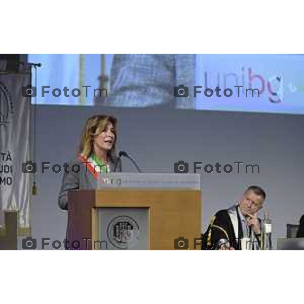 Tiziano Manzoni/LaPresse 7-6- 2025 Italia Cronaca Bergamo Universta 2025 Graduation Day il lancio del tocco nel chiostro maggiore Romina Russo