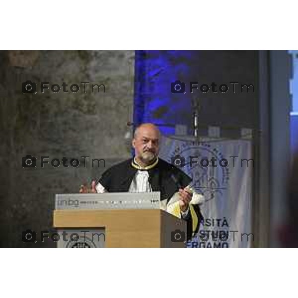 Tiziano Manzoni/LaPresse 7-6- 2025 Italia Cronaca Bergamo Universta 2025 Graduation Day il lancio del tocco nel chiostro maggiore Sergio Cavallieri