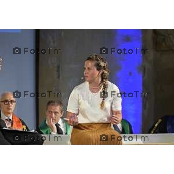 Tiziano Manzoni/LaPresse 7-6- 2025 Italia Cronaca Bergamo Universta 2025 Graduation Day il lancio del tocco nel chiostro maggiore Michela Moioli