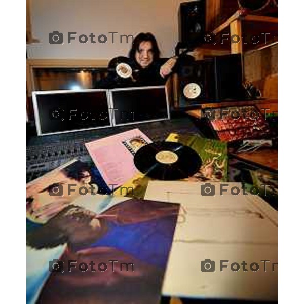 Ghiaie di Bonate Sopra- Massimo Numa fan Lucio Battisti Musicista e chitarrista dei 2Mondi band tribut Battisti foto Tiziano Manzoni-Fotogramma Bergamo