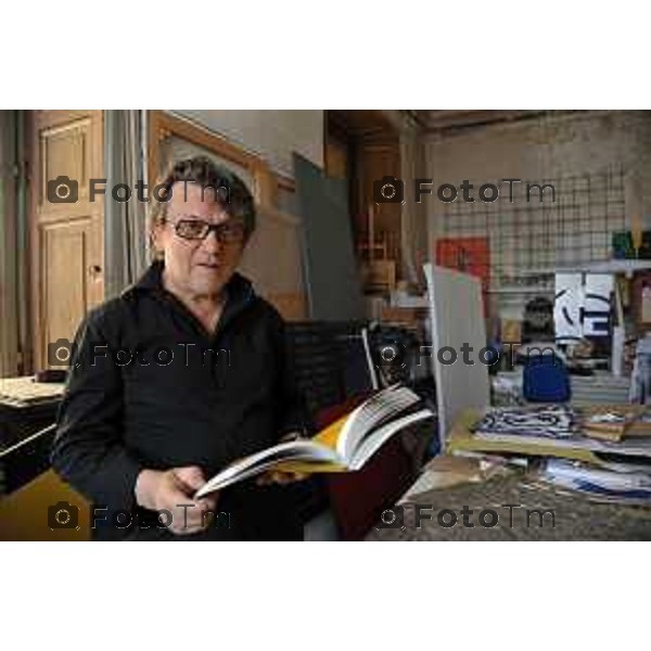 pittore e artista Fausto Bertasa Citta  Alta. 2012 foto Tiziano Manzoni/Fotogramma Bergamo