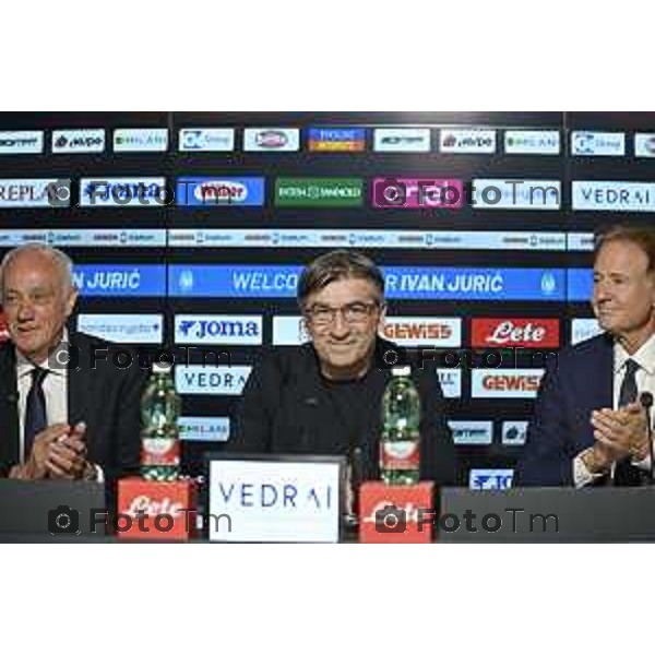 Tiziano Manzoni/LaPresse 19-06- 2025 Bergamo, Italia Sport Zingonia Bg presentazione Ivan jJuric nuovo mister Atalanta 2025 Dea in conferenza stampa. Presenti i vertici societari dell’Atalanta al gran completo, con l’Amministratore Delegato Luca Percassi, il Presidente Antonio Percassi e il co-chairman Stephen Pagliuca.