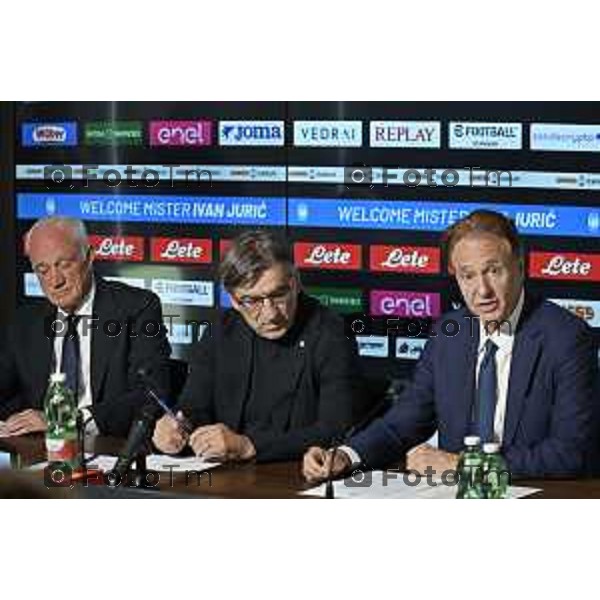 Tiziano Manzoni/LaPresse 19-06- 2025 Bergamo, Italia Sport Zingonia Bg presentazione Ivan jJuric nuovo mister Atalanta 2025 Dea in conferenza stampa. Presenti i vertici societari dell’Atalanta al gran completo, con l’Amministratore Delegato Luca Percassi, il Presidente Antonio Percassi e il co-chairman Stephen Pagliuca.