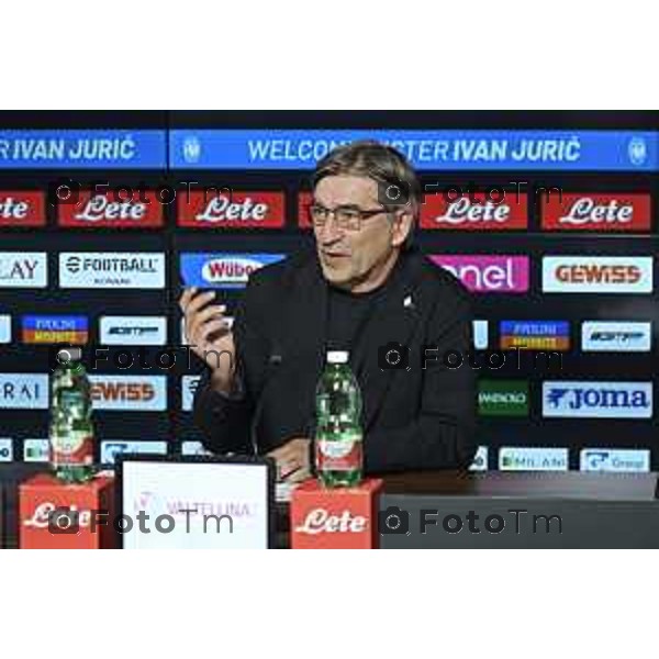 Tiziano Manzoni/LaPresse 19-06- 2025 Bergamo, Italia Sport Zingonia Bg presentazione Ivan jJuric nuovo mister Atalanta 2025 Dea in conferenza stampa. Presenti i vertici societari dell’Atalanta al gran completo, con l’Amministratore Delegato Luca Percassi, il Presidente Antonio Percassi e il co-chairman Stephen Pagliuca.