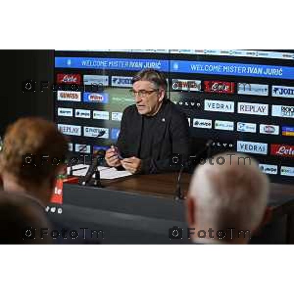 Tiziano Manzoni/LaPresse 19-06- 2025 Bergamo, Italia Sport Zingonia Bg presentazione Ivan jJuric nuovo mister Atalanta 2025 Dea in conferenza stampa. Presenti i vertici societari dell’Atalanta al gran completo, con l’Amministratore Delegato Luca Percassi, il Presidente Antonio Percassi e il co-chairman Stephen Pagliuca.