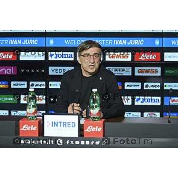 Tiziano Manzoni/LaPresse 19-06- 2025 Bergamo, Italia Sport Zingonia Bg presentazione Ivan jJuric nuovo mister Atalanta 2025 Dea in conferenza stampa. Presenti i vertici societari dell’Atalanta al gran completo, con l’Amministratore Delegato Luca Percassi, il Presidente Antonio Percassi e il co-chairman Stephen Pagliuca.