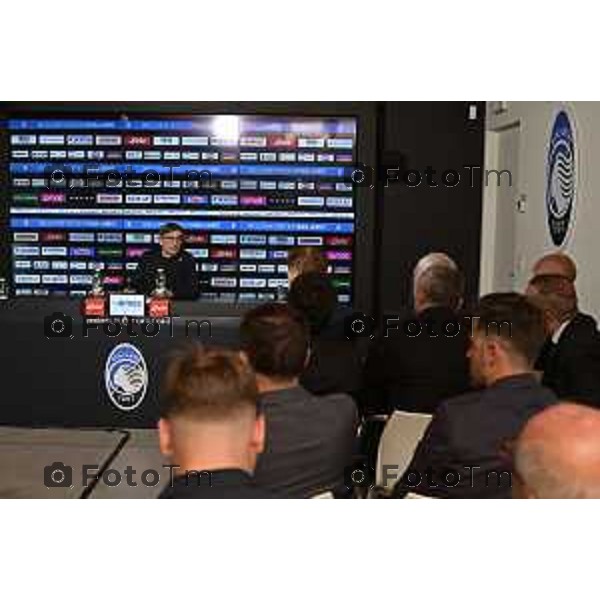 Tiziano Manzoni/LaPresse 19-06- 2025 Bergamo, Italia Sport Zingonia Bg presentazione Ivan jJuric nuovo mister Atalanta 2025 Dea in conferenza stampa. Presenti i vertici societari dell’Atalanta al gran completo, con l’Amministratore Delegato Luca Percassi, il Presidente Antonio Percassi e il co-chairman Stephen Pagliuca.