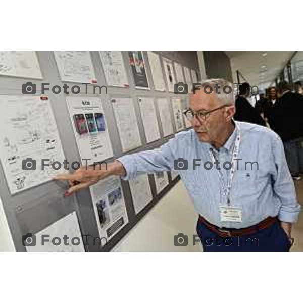 Tiziano Manzoni/LaPresse 21-5- 2025 Italia Cronaca BergamoMilestone di Valbrembo presenta il laboratorio mobile che in sette minuti prepara i tessuti sospetti di tumore per l\'esame del patologo.