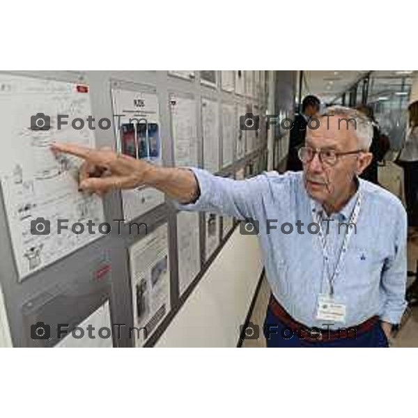Tiziano Manzoni/LaPresse 21-5- 2025 Italia Cronaca BergamoMilestone di Valbrembo presenta il laboratorio mobile che in sette minuti prepara i tessuti sospetti di tumore per l\'esame del patologo.