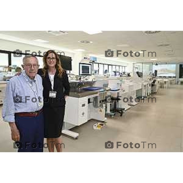 Tiziano Manzoni/LaPresse 21-5- 2025 Italia Cronaca BergamoMilestone di Valbrembo presenta il laboratorio mobile che in sette minuti prepara i tessuti sospetti di tumore per l\'esame del patologo.