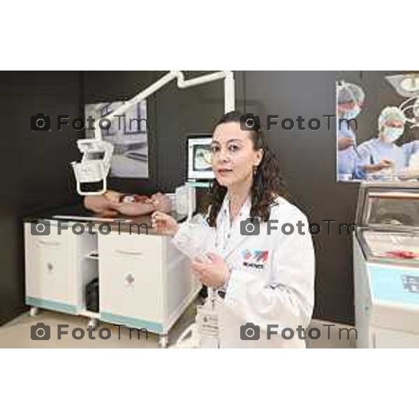 Tiziano Manzoni/LaPresse 21-5- 2025 Italia Cronaca BergamoMilestone di Valbrembo presenta il laboratorio mobile che in sette minuti prepara i tessuti sospetti di tumore per l\'esame del patologo.