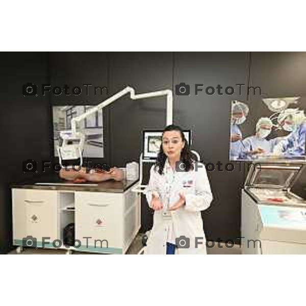 Tiziano Manzoni/LaPresse 21-5- 2025 Italia Cronaca BergamoMilestone di Valbrembo presenta il laboratorio mobile che in sette minuti prepara i tessuti sospetti di tumore per l\'esame del patologo.