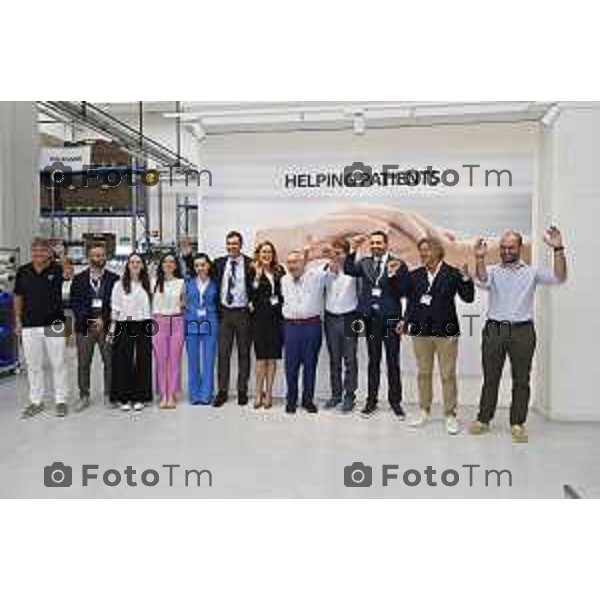Tiziano Manzoni/LaPresse 21-5- 2025 Italia Cronaca BergamoMilestone di Valbrembo presenta il laboratorio mobile che in sette minuti prepara i tessuti sospetti di tumore per l\'esame del patologo.