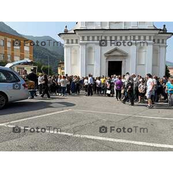 Tiziano Manzoni/LaPresse 11-6- 2025 Italia Cronaca Bergamofunerale congiunto per Elena Belloli e Rubens Bertocchi, vittima e assassino della tragedia che ha sconvolto Cene (Bg).