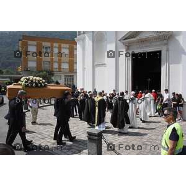 Tiziano Manzoni/LaPresse 11-6- 2025 Italia Cronaca Bergamofunerale congiunto per Elena Belloli e Rubens Bertocchi, vittima e assassino della tragedia che ha sconvolto Cene (Bg).
