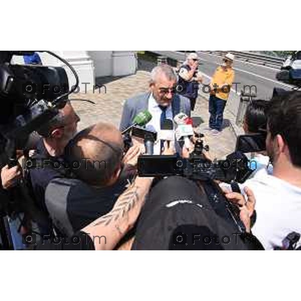 11-6- 2025 Italia Cronaca Bergamofunerale congiunto per Elena Belloli e Rubens Bertocchi, vittima e assassino della tragedia che ha sconvolto Cene (Bg).Edilio Moreni, sindaco di Cene (BG)