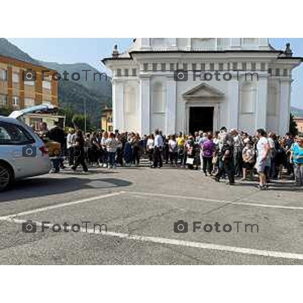 Tiziano Manzoni/LaPresse 11-6- 2025 Italia Cronaca Bergamofunerale congiunto per Elena Belloli e Rubens Bertocchi, vittima e assassino della tragedia che ha sconvolto Cene (Bg).