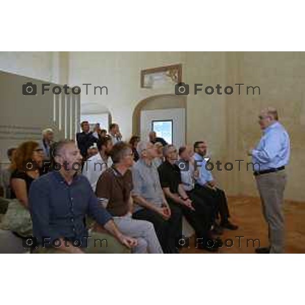 Tiziano Manzoni/LaPresse 18-6- 2025 Italia Cronaca Treviglio Visita del Vescovo Beschi al museo con mons. Norberto Donghi Treviglio Visita del Vescovo Beschi al museo con mons. Norberto Donghi Don Zaccaria Bonalumi dalla martesana