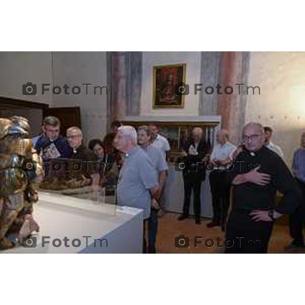 Tiziano Manzoni/LaPresse 18-6- 2025 Italia Cronaca Treviglio Visita del Vescovo Beschi al museo con mons. Norberto Donghi Treviglio Visita del Vescovo Beschi al museo con mons. Norberto Donghi Don Zaccaria Bonalumi dalla martesana