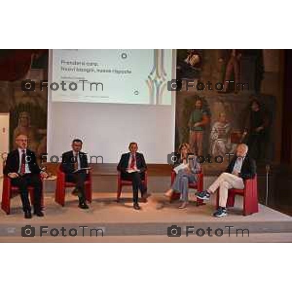 Tiziano Manzoni/LaPresse 18-6- 2025 Italia Cronaca Bergamo Bergamo la rassegna promossa da Fondazione Banca Popolare di Bergamo con Intesa Sanpaolo. ‘Prendersi cura. Nuovi bisogni, nuove risposte’. con don Roberto Trussardi Direttore Caritas Bergamasca, Giovanna Ricuperati Presidente Confindustria Bergamo, Francesco Locati Direttore Generale ASST Papa Giovanni XXIII di Bergamo