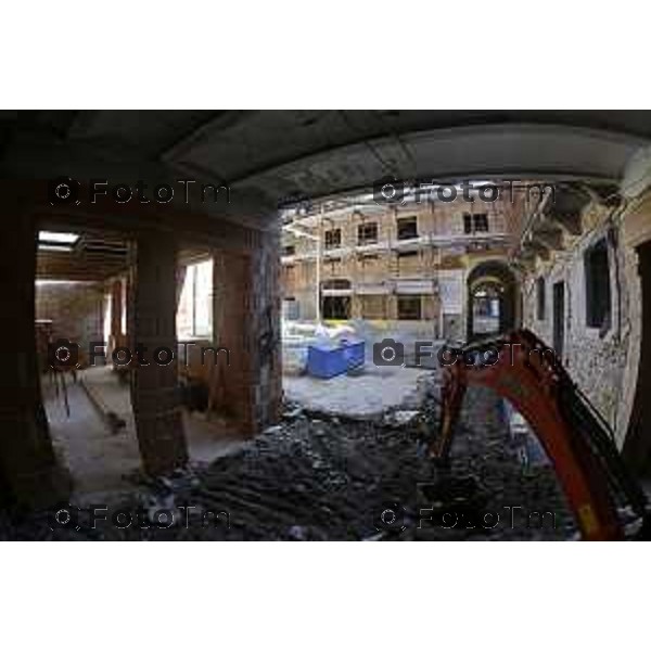 Visita al Cantiere del l\'Ex Principe di Napoli in via Pignolo con l\'assessore Valesini e Ferretti 