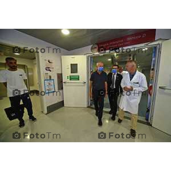 Tiziano Manzoni/LaPresse 19-6- 2025 Italia Cronaca Bergamo Visita Assessore Bertolaso al bimbo rprofugo di Gaza icoverato al papa Gio