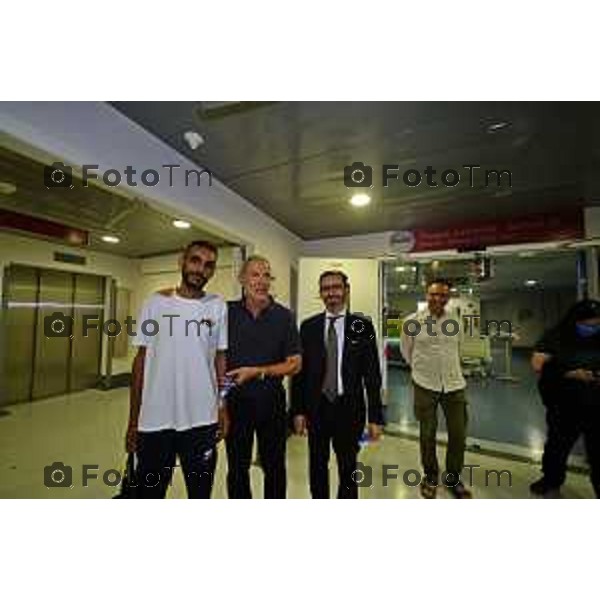 Tiziano Manzoni/LaPresse 19-6- 2025 Italia Cronaca Bergamo Visita Assessore Bertolaso al bimbo rprofugo di Gaza icoverato al papa Gio