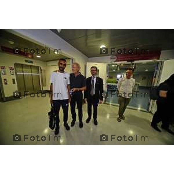 Tiziano Manzoni/LaPresse 19-6- 2025 Italia Cronaca Bergamo Visita Assessore Bertolaso al bimbo rprofugo di Gaza icoverato al papa Gio