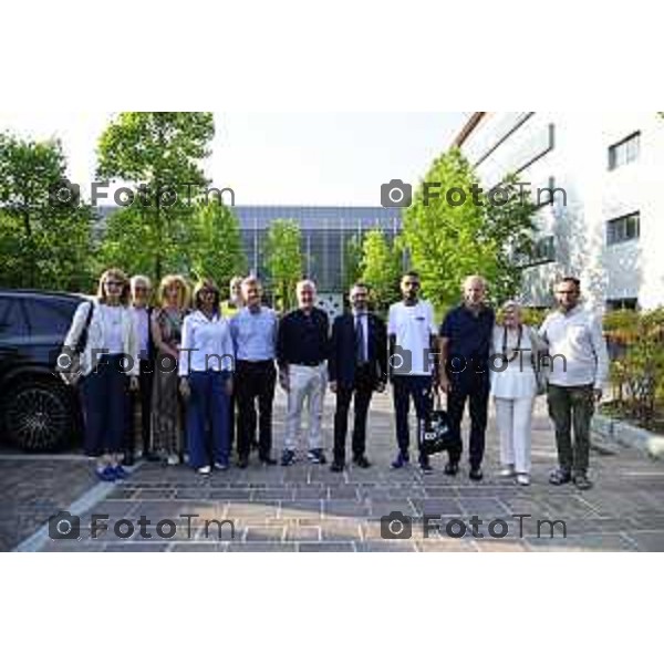 Tiziano Manzoni/LaPresse 19-6- 2025 Italia Cronaca Bergamo Visita Assessore Bertolaso al bimbo rprofugo di Gaza icoverato al papa Gio