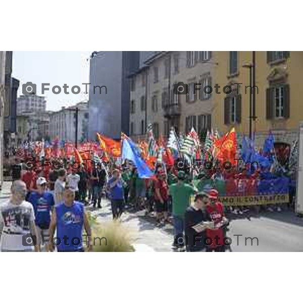 Tiziano Manzoni/LaPresse 20-6- 2025 Italia Cronaca Bergamo 20 giugno, metalmeccanici in sciopero: la manifestazione regionale. La FIOM CGIL