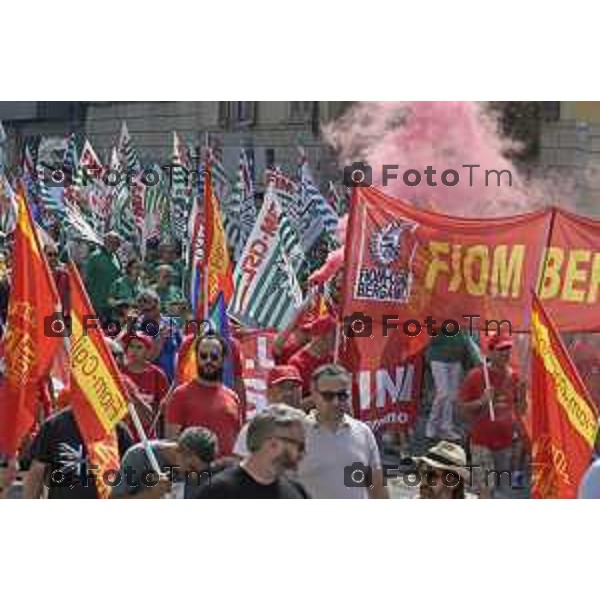 Tiziano Manzoni/LaPresse 20-6- 2025 Italia Cronaca Bergamo 20 giugno, metalmeccanici in sciopero: la manifestazione regionale. La FIOM CGIL