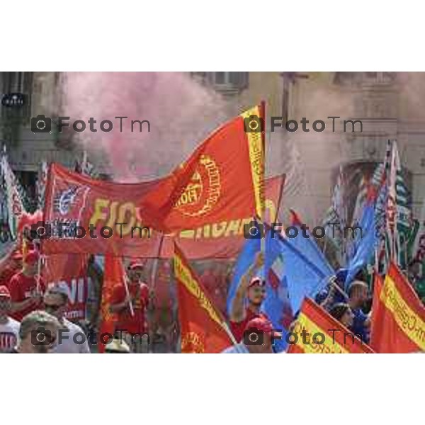 Tiziano Manzoni/LaPresse 20-6- 2025 Italia Cronaca Bergamo 20 giugno, metalmeccanici in sciopero: la manifestazione regionale. La FIOM CGIL