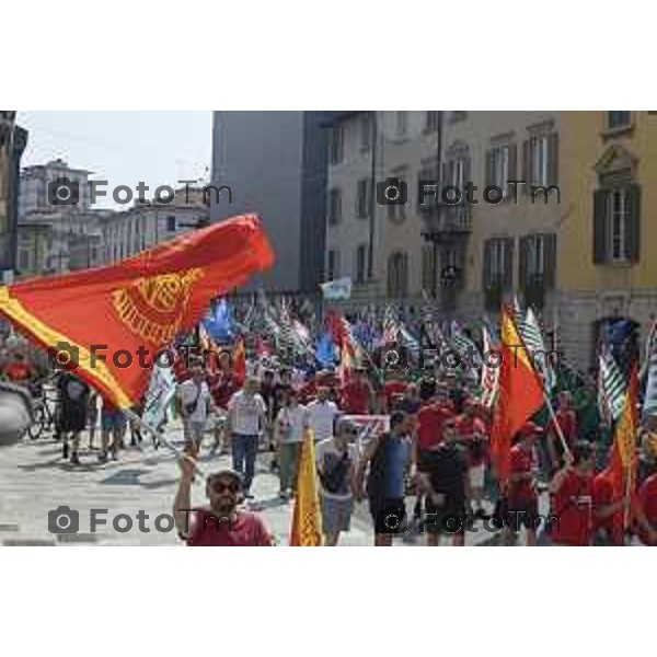 Tiziano Manzoni/LaPresse 20-6- 2025 Italia Cronaca Bergamo 20 giugno, metalmeccanici in sciopero: la manifestazione regionale. La FIOM CGIL