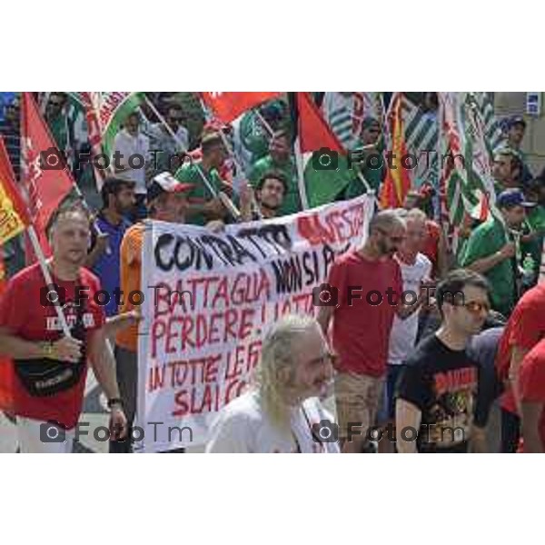 Tiziano Manzoni/LaPresse 20-6- 2025 Italia Cronaca Bergamo 20 giugno, metalmeccanici in sciopero: la manifestazione regionale. La FIOM CGIL