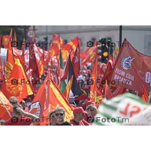 Tiziano Manzoni/LaPresse 20-6- 2025 Italia Cronaca Bergamo 20 giugno, metalmeccanici in sciopero: la manifestazione regionale. La FIOM CGIL