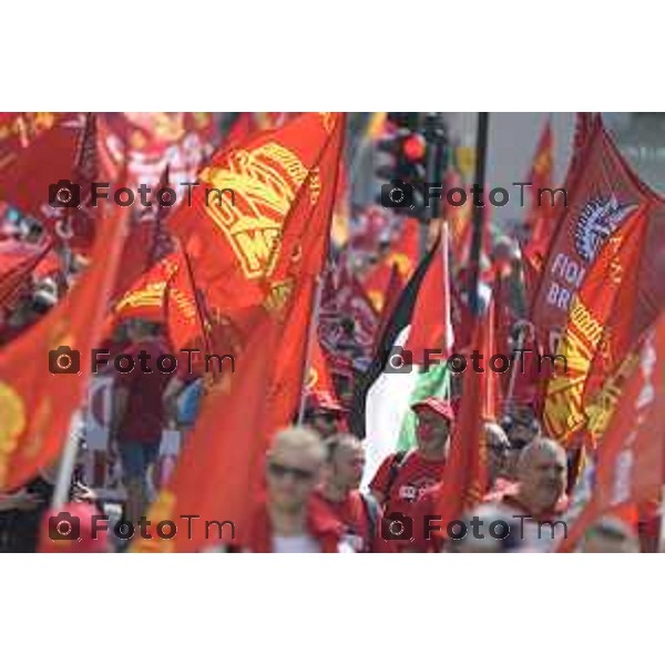 Tiziano Manzoni/LaPresse 20-6- 2025 Italia Cronaca Bergamo 20 giugno, metalmeccanici in sciopero: la manifestazione regionale. La FIOM CGIL