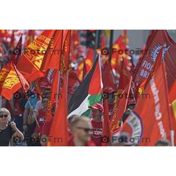 Tiziano Manzoni/LaPresse 20-6- 2025 Italia Cronaca Bergamo 20 giugno, metalmeccanici in sciopero: la manifestazione regionale. La FIOM CGIL
