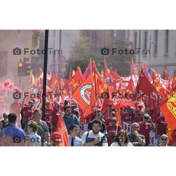 Tiziano Manzoni/LaPresse 20-6- 2025 Italia Cronaca Bergamo 20 giugno, metalmeccanici in sciopero: la manifestazione regionale. La FIOM CGIL