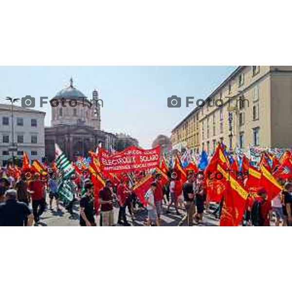 Tiziano Manzoni/LaPresse 20-6- 2025 Italia Cronaca Bergamo 20 giugno, metalmeccanici in sciopero: la manifestazione regionale. La FIOM CGIL