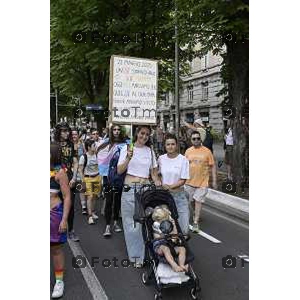 Tiziano Manzoni/LaPresse 21-6- 2025 Italia Cronaca BergamoBergamo sflatagay pride per diritti LGBT 2025
