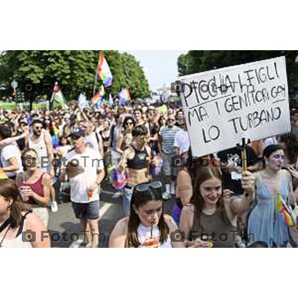 Tiziano Manzoni/LaPresse 21-6- 2025 Italia Cronaca BergamoBergamo sflatagay pride per diritti LGBT 2025