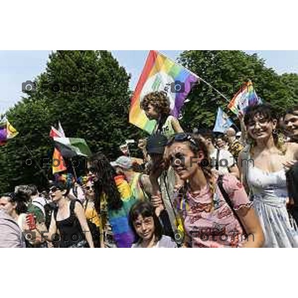 Tiziano Manzoni/LaPresse 21-6- 2025 Italia Cronaca BergamoBergamo sflatagay pride per diritti LGBT 2025