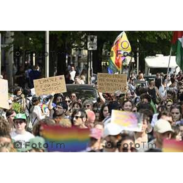 Tiziano Manzoni/LaPresse 21-6- 2025 Italia Cronaca BergamoBergamo sflatagay pride per diritti LGBT 2025
