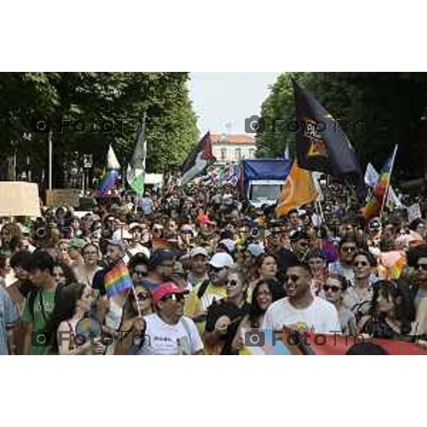 Tiziano Manzoni/LaPresse 21-6- 2025 Italia Cronaca BergamoBergamo sflatagay pride per diritti LGBT 2025