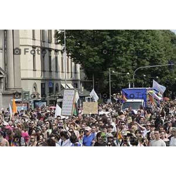 Tiziano Manzoni/LaPresse 21-6- 2025 Italia Cronaca BergamoBergamo sflatagay pride per diritti LGBT 2025