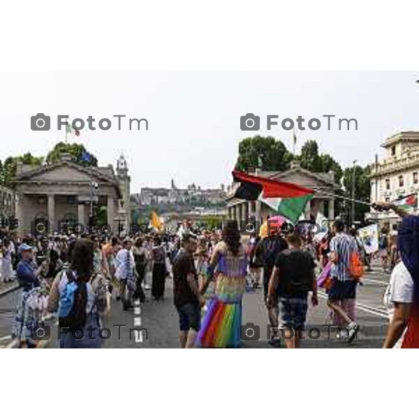 Tiziano Manzoni/LaPresse 21-6- 2025 Italia Cronaca BergamoBergamo sflatagay pride per diritti LGBT 2025