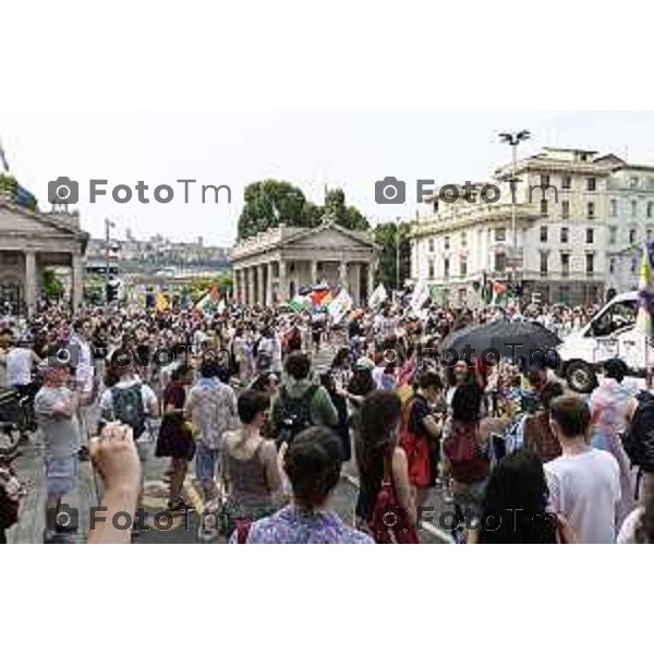 Tiziano Manzoni/LaPresse 21-6- 2025 Italia Cronaca BergamoBergamo sflatagay pride per diritti LGBT 2025