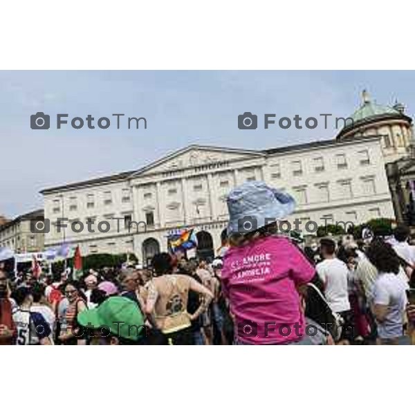 Tiziano Manzoni/LaPresse 21-6- 2025 Italia Cronaca BergamoBergamo sflatagay pride per diritti LGBT 2025
